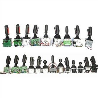 Controlador de joystick industrial per a maquinària pesada amb botons